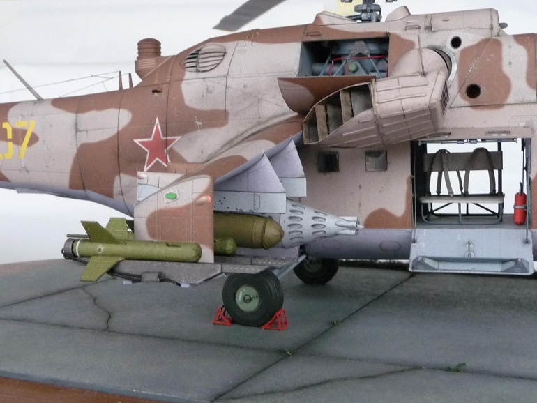 Mi-24D HIND (Plná velikost v novém okně) Mi-24D HIND