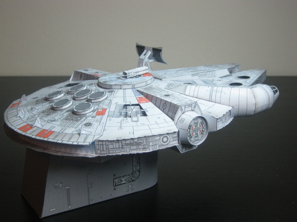 Millennium Falcon (Plná velikost v novém okně) Millennium Falcon
