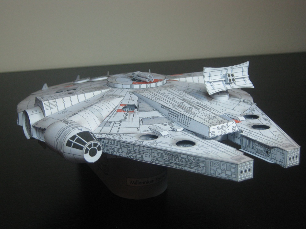 Millennium Falcon (Pln� velikost v nov�m okn�) Millennium Falcon
