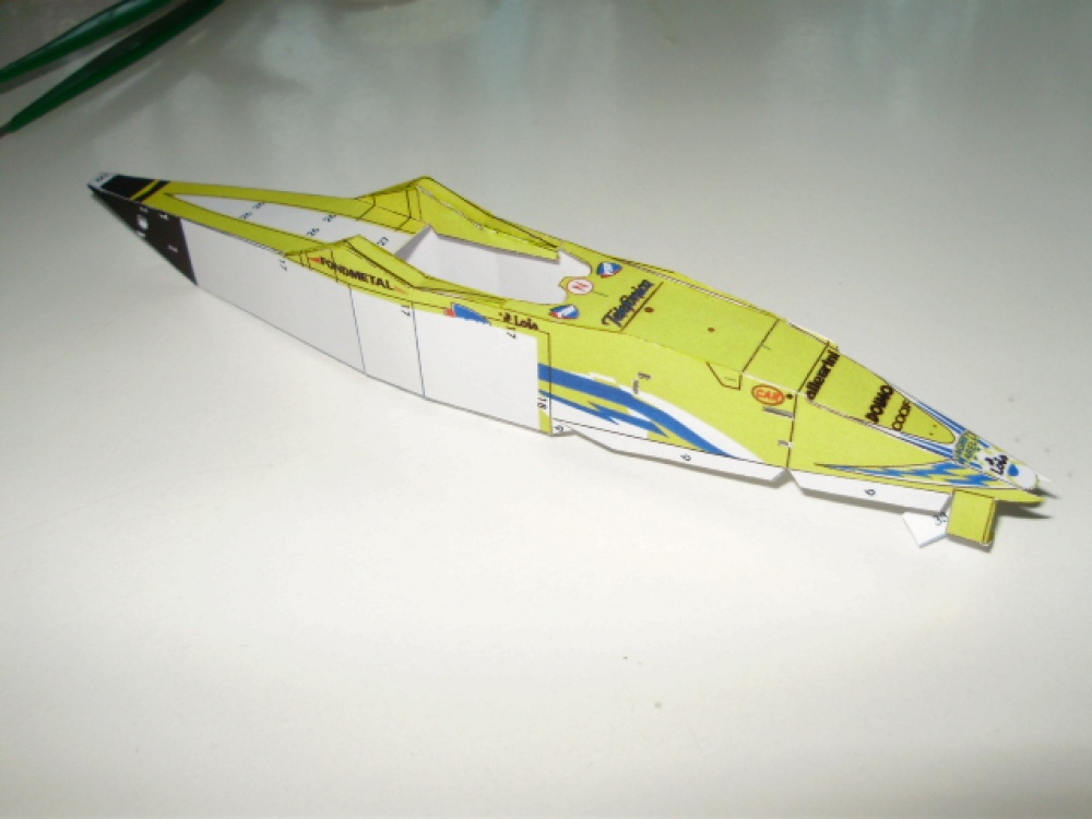 Minardi M02 Fondmetal (Plná velikost v novém okně) Minardi M02 Fondmetal