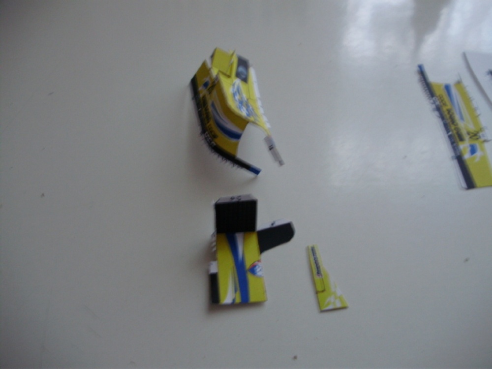 Minardi M02 Fondmetal (Plná velikost v novém okně) Minardi M02 Fondmetal