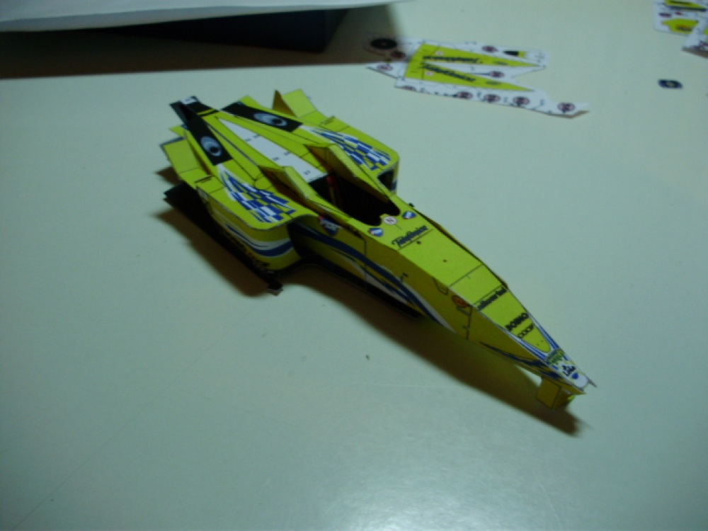 Minardi M02 Fondmetal (Plná velikost v novém okně) Minardi M02 Fondmetal