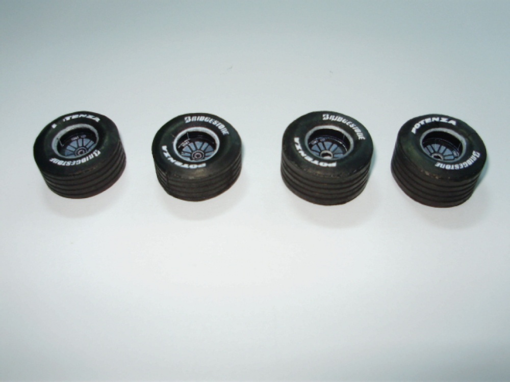 Minardi M02 Fondmetal (Plná velikost v novém okně) Minardi M02 Fondmetal