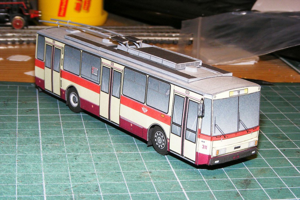 304784