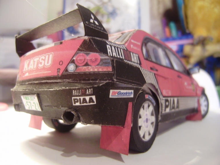 Mitsubishi Lancer Evo 9 (Plná velikost v novém okně) Mitsubishi Lancer Evo 9
