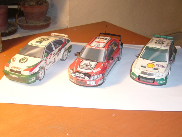 Mitsubishi (Plná velikost v novém okně) Mitsubishi