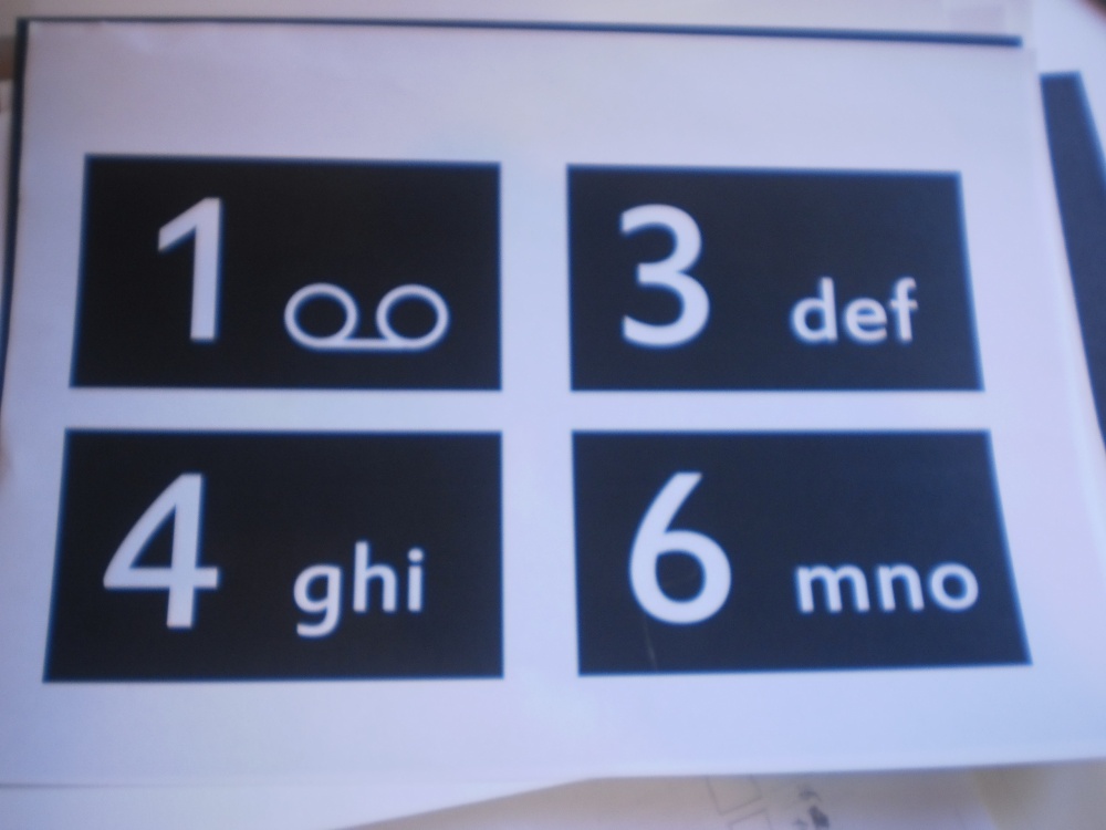 Mobilní telefon (Plná velikost v novém okně) Mobilní telefon