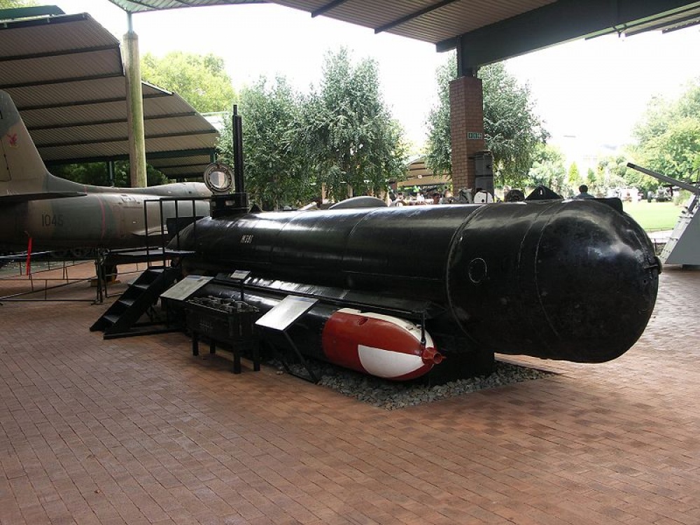158134