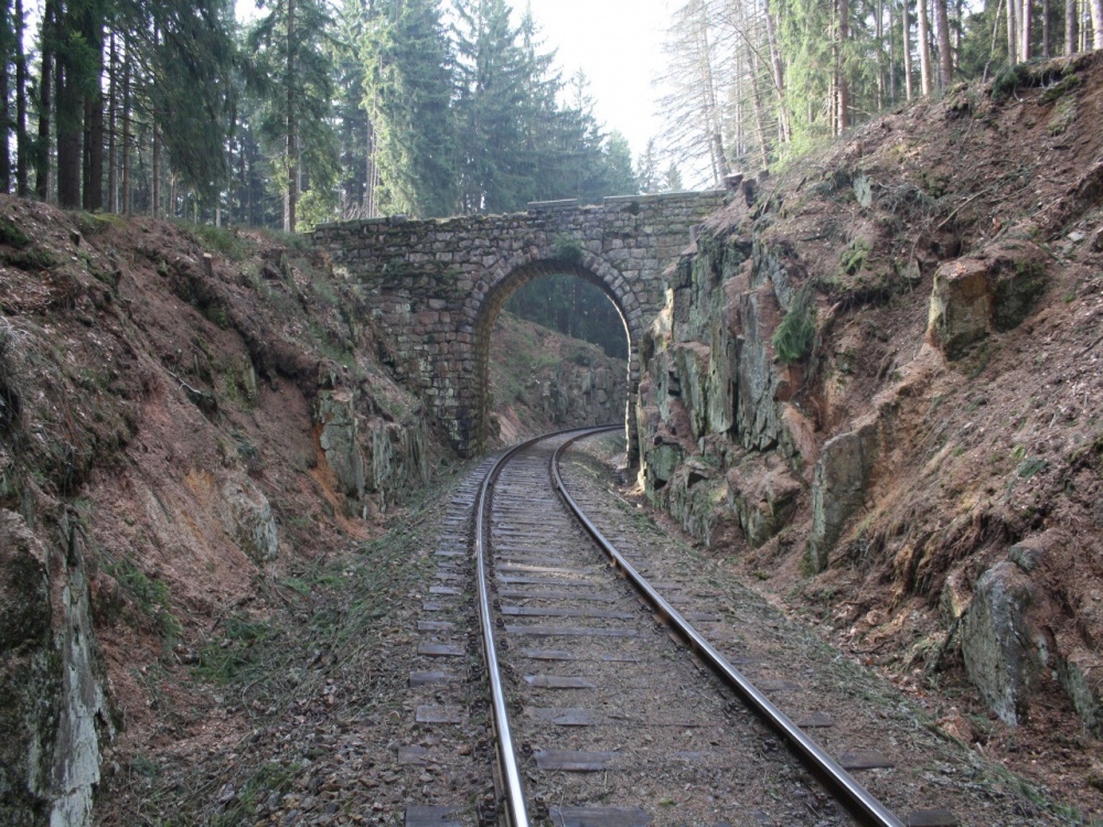 285822
