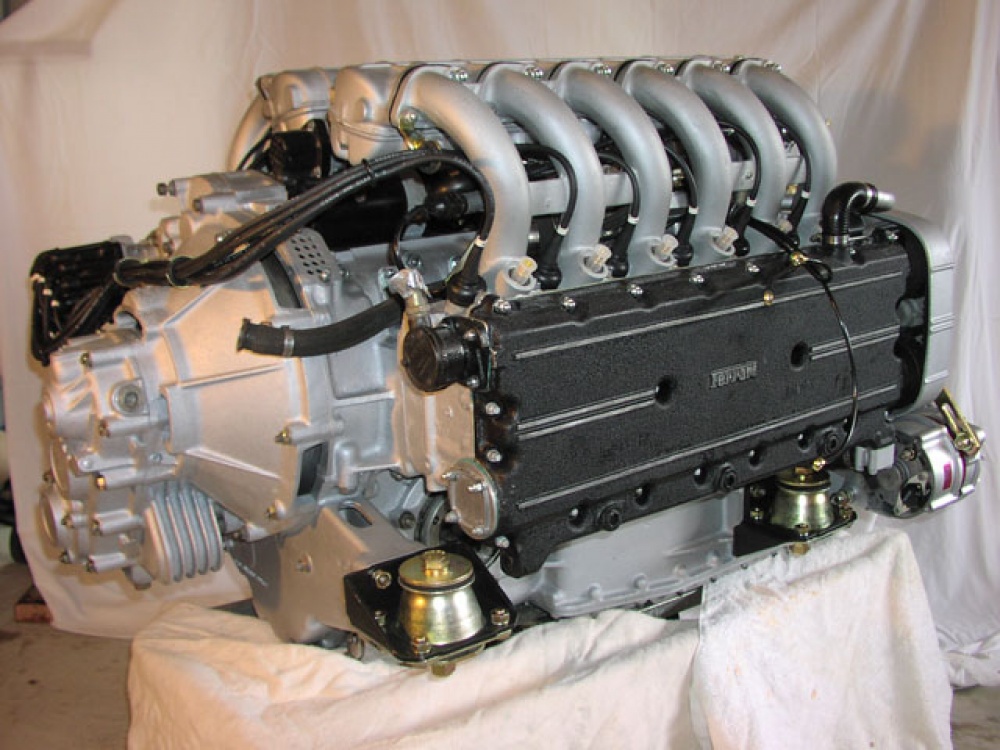 MOTOR Ferrari 512 BB (Plná velikost v novém okně) MOTOR Ferrari 512 BB