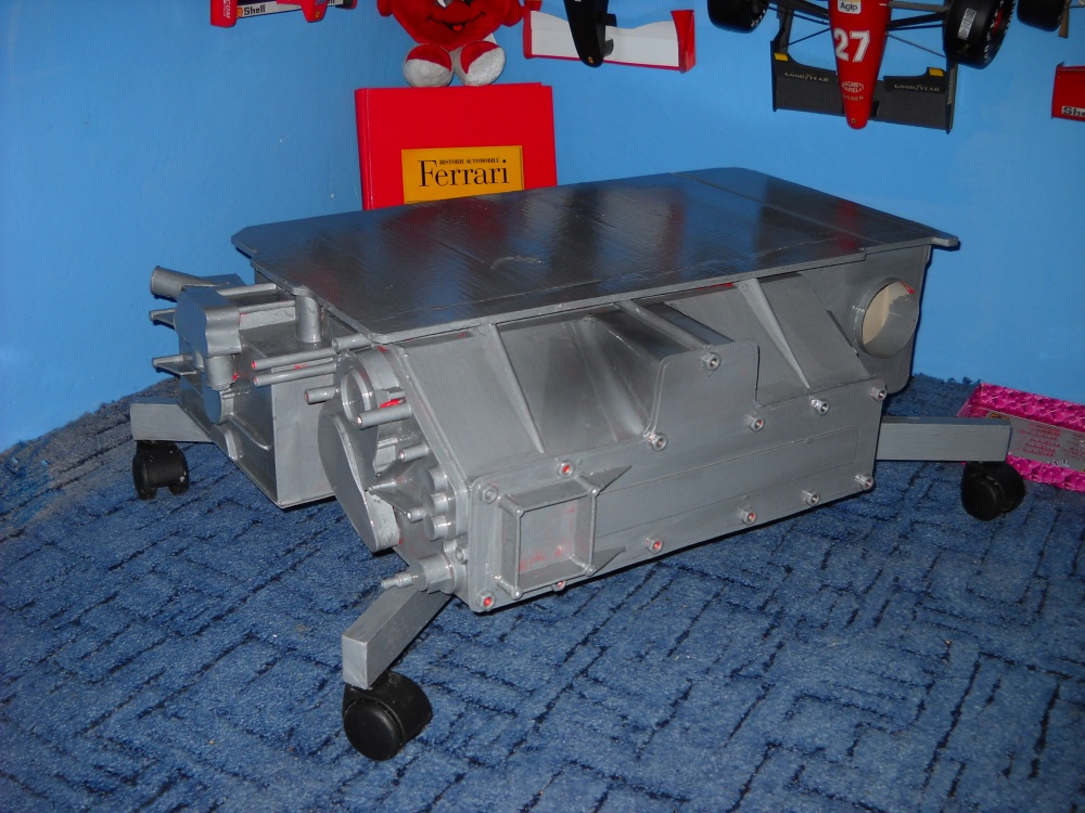 MOTOR Ferrari 512 BB (Plná velikost v novém okně) MOTOR Ferrari 512 BB