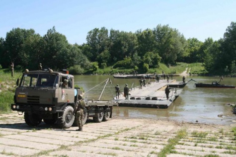 motorový člun MO-634 a podvozek SP-5 motorový člun MO-634 a podvozek SP-5