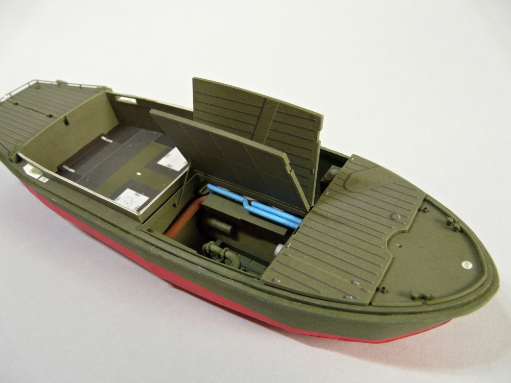 motorový člun MO-634 a podvozek SP-5 (Plná velikost v novém okně) motorový člun MO-634 a podvozek SP-5