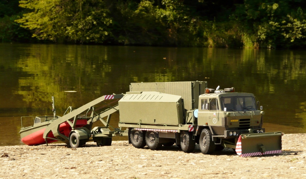 motorový člun MO-634 a podvozek SP-5 (Plná velikost v novém okně) motorový člun MO-634 a podvozek SP-5
