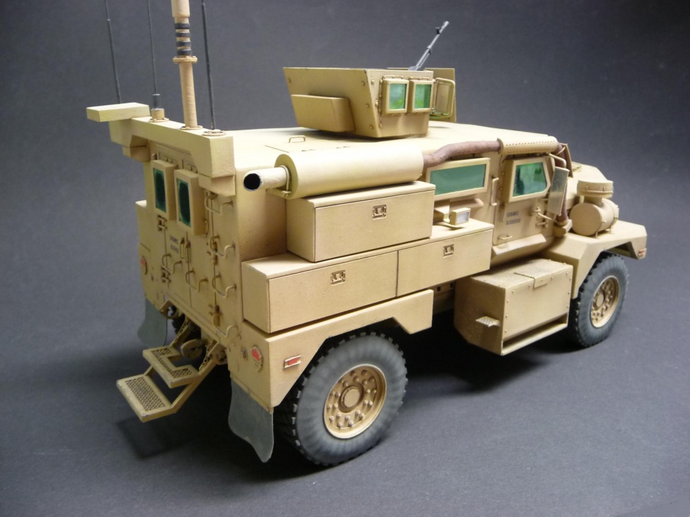 MRAP Cougar 4x4 (Plná velikost v novém okně) MRAP Cougar 4x4