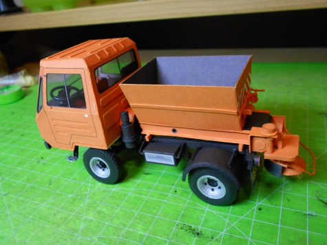 Multicar 25 - sypa� se sn�n�m pluhem 