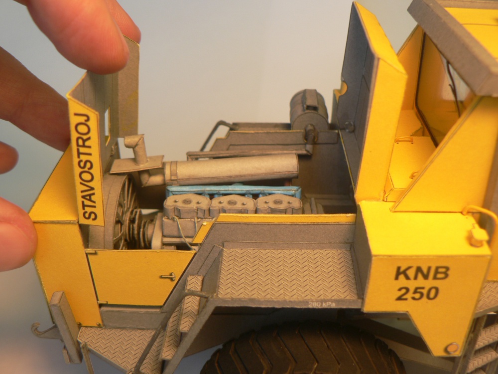 Nakladač Stavostroj KNB-250 (Plná velikost v novém okně) Nakladač Stavostroj KNB-250