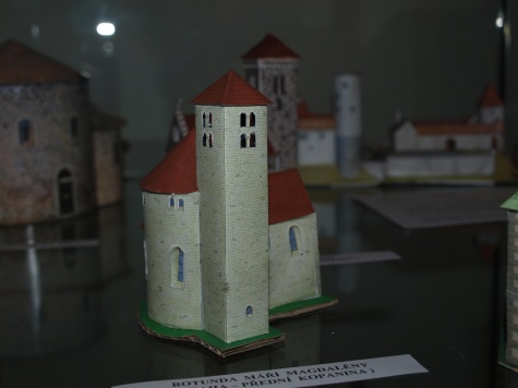 Nejzn�m�j�� modely hrad� a z�mk� �R - �ternberk