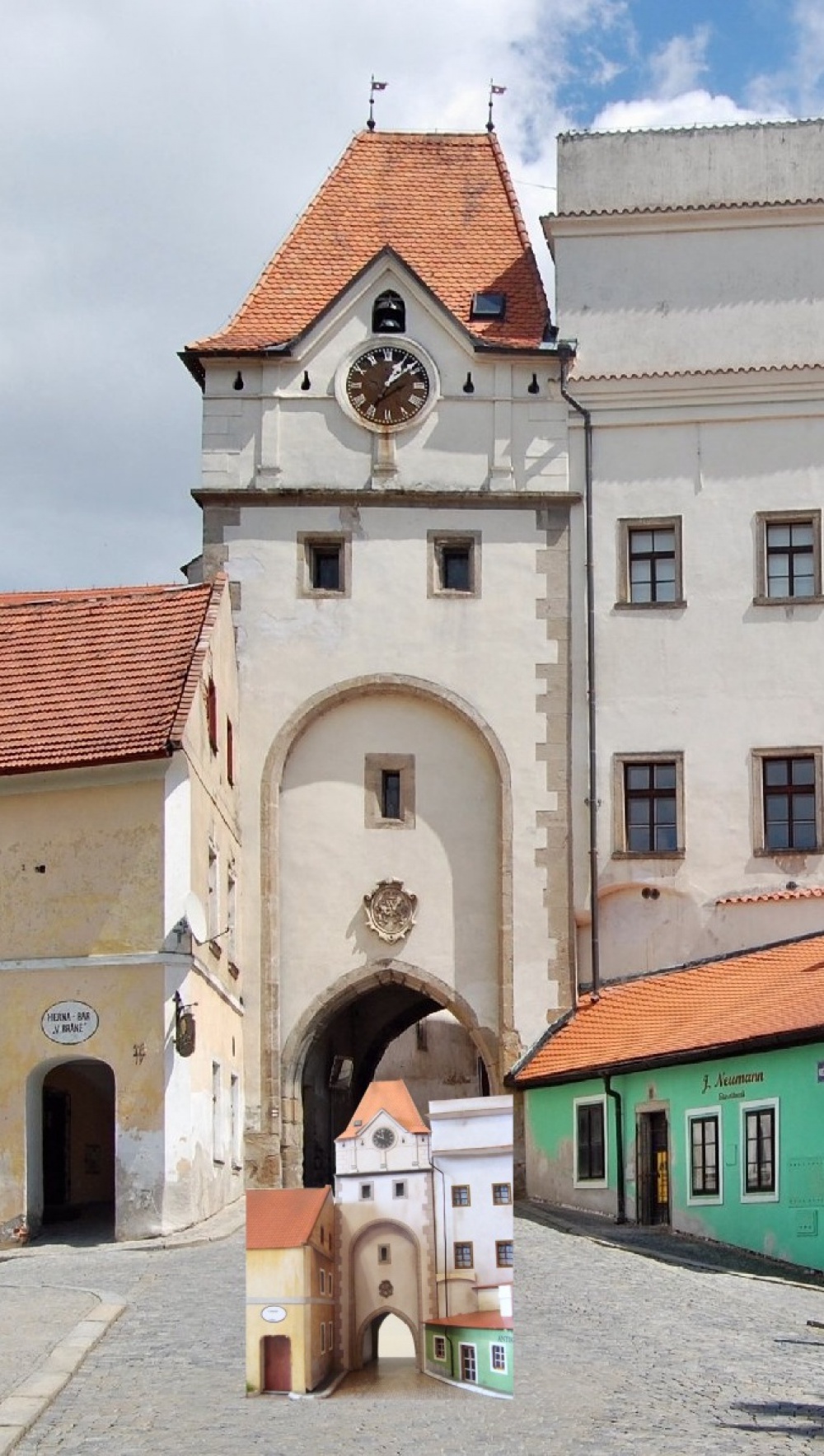 Nežárecká brána (Plná velikost v novém okně) Nežárecká brána