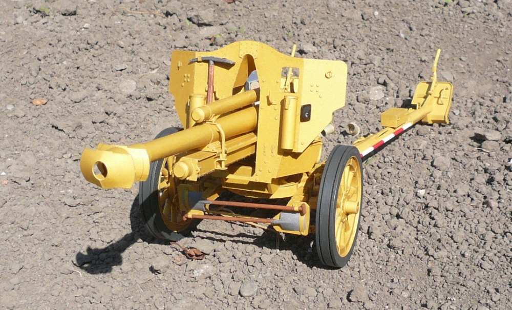 Německý polní kanón leFH 1840 ráže 105 mm (Plná velikost v novém okně) Německý polní kanón leFH 1840 ráže 105 mm