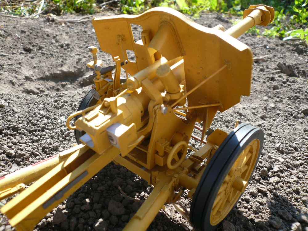 Německý polní kanón leFH 1840 ráže 105 mm (Plná velikost v novém okně) Německý polní kanón leFH 1840 ráže 105 mm