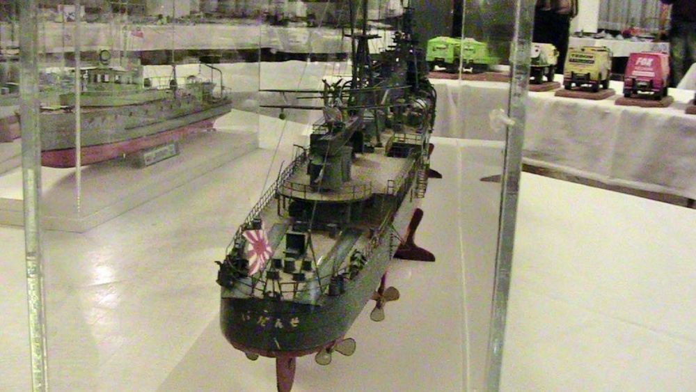 184318