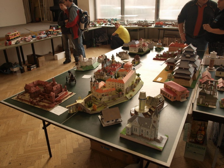 56642