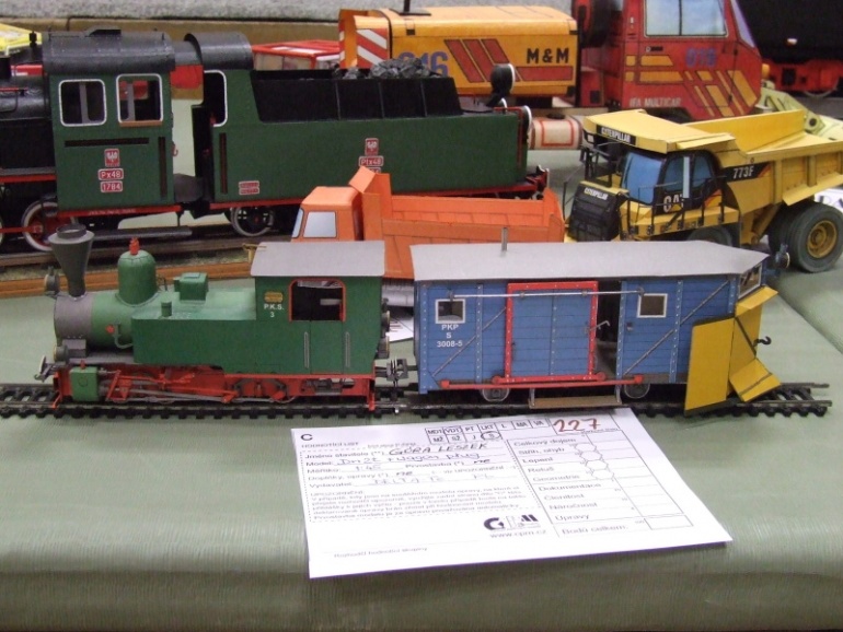 56581