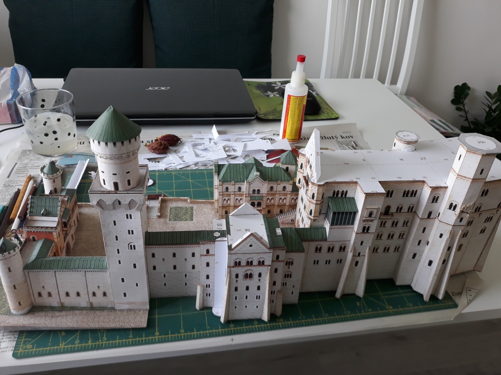 Neuschwanstein (Plná velikost v novém okně) Neuschwanstein