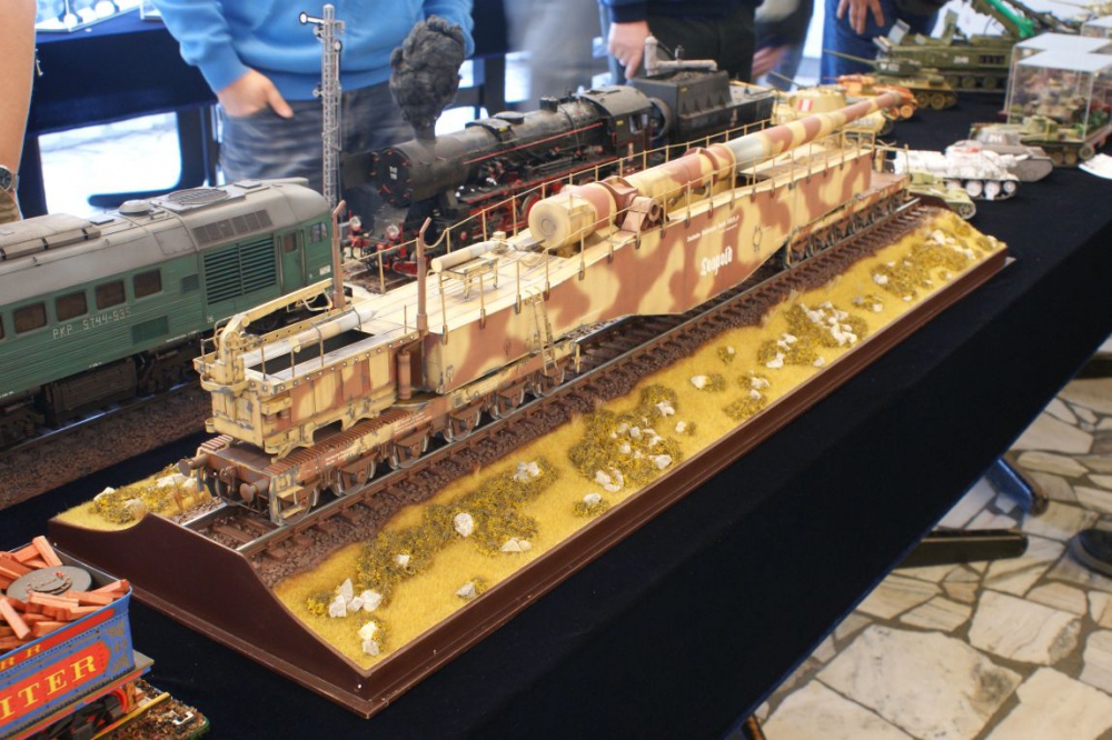 268425