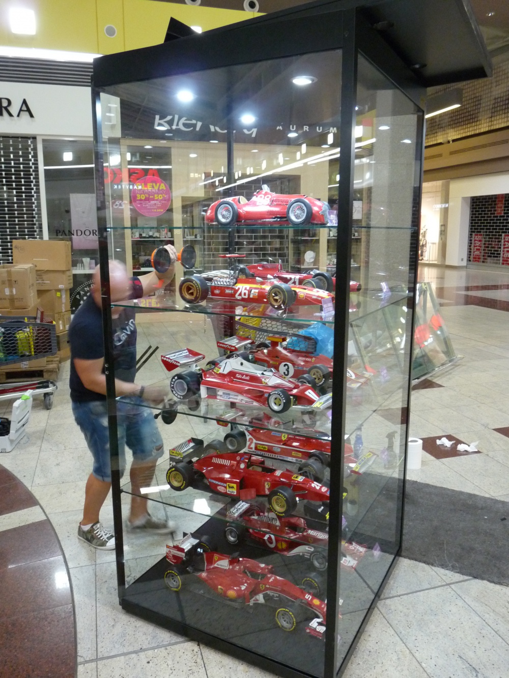 Piccolo Museo della Carta FERRARI - Karviná (Plná velikost v novém okně) Piccolo Museo della Carta FERRARI - Karviná