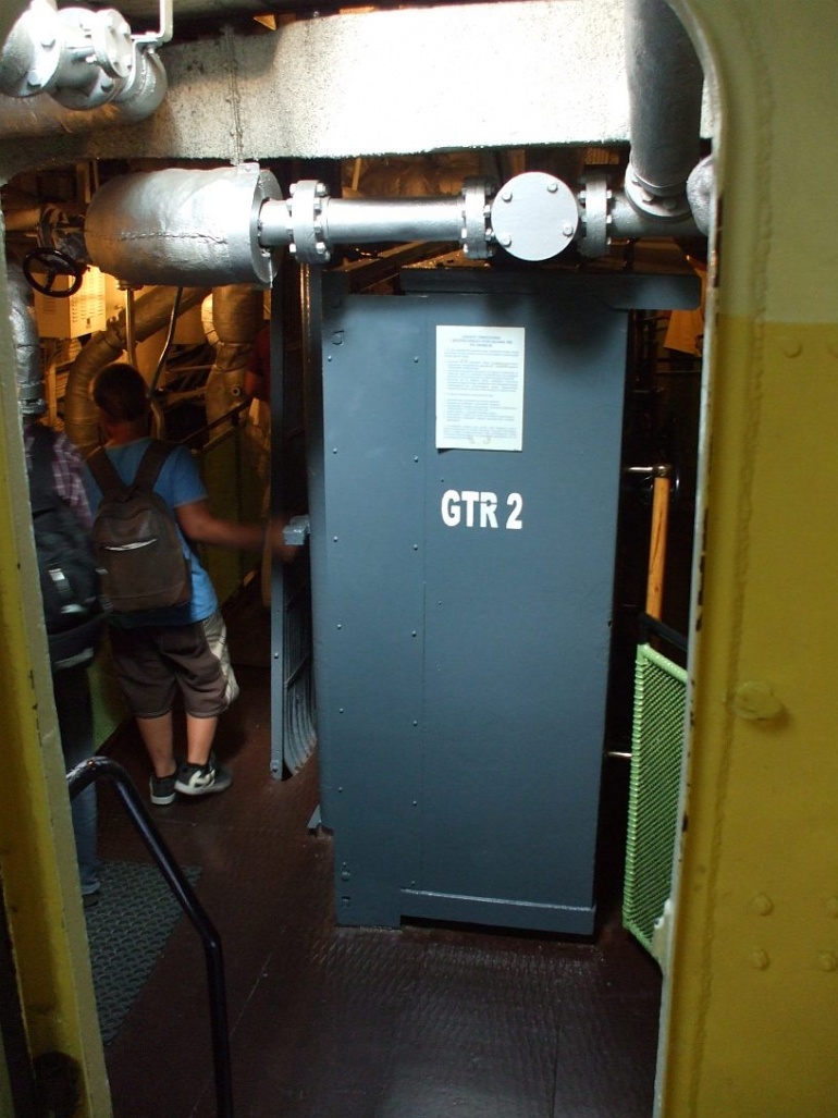 81055