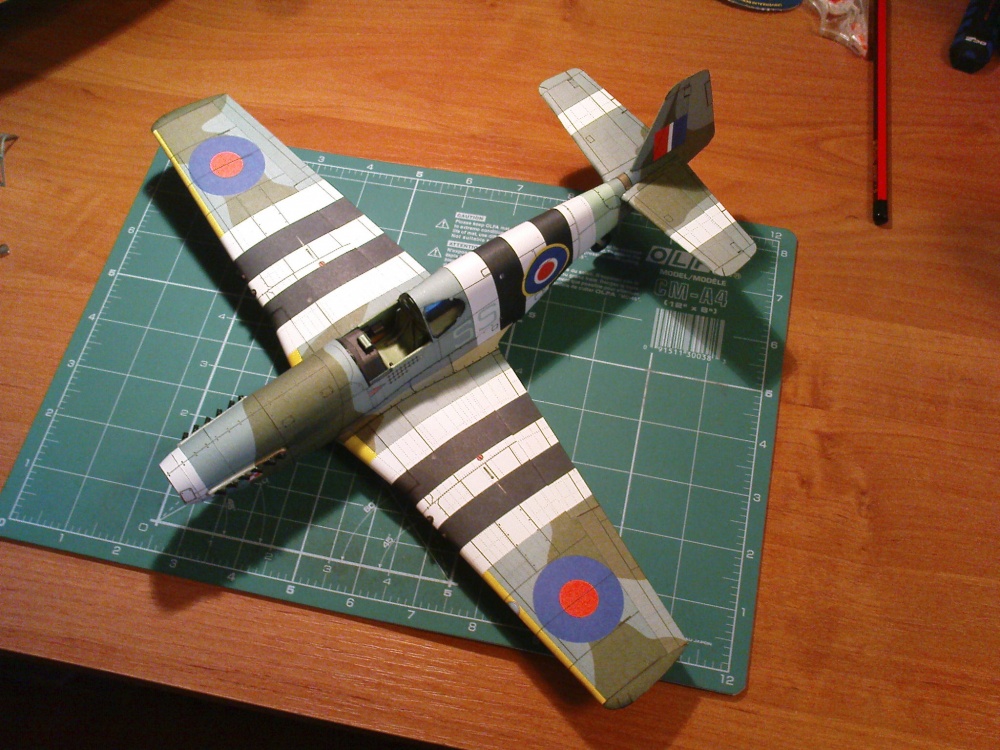 P-51B Mustang (Plná velikost v novém okně) P-51B Mustang