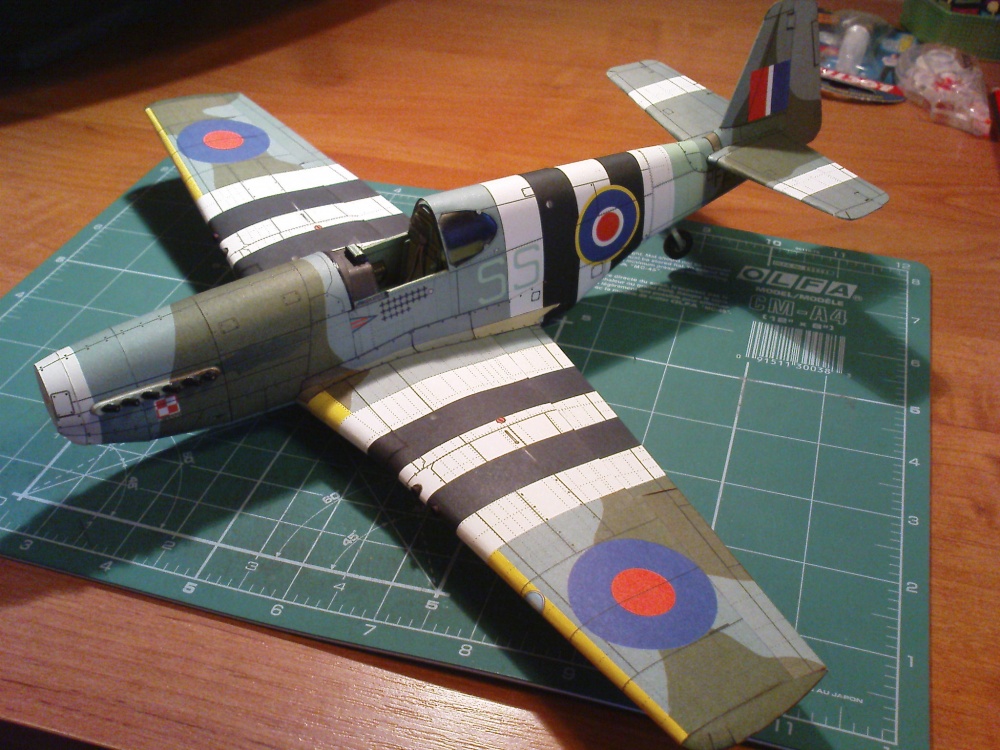 P-51B Mustang (Plná velikost v novém okně) P-51B Mustang