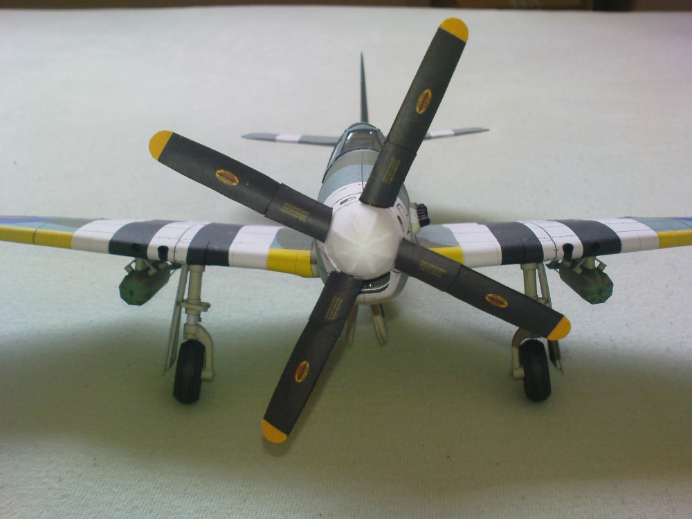 P-51B Mustang (Plná velikost v novém okně) P-51B Mustang