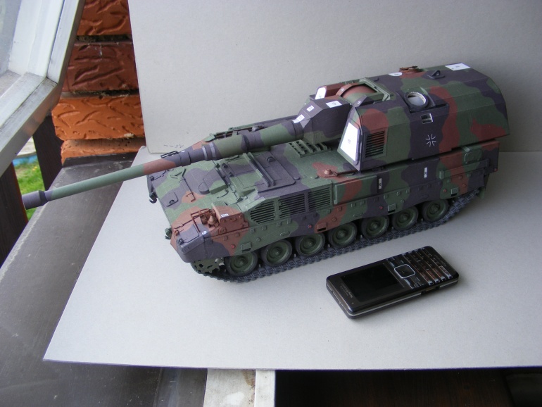 Panzer Haubitze 2000 (Plná velikost v novém okně) Panzer Haubitze 2000