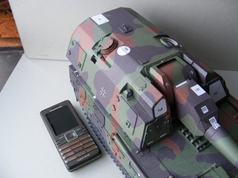 Panzer Haubitze 2000 (Plná velikost v novém okně) Panzer Haubitze 2000