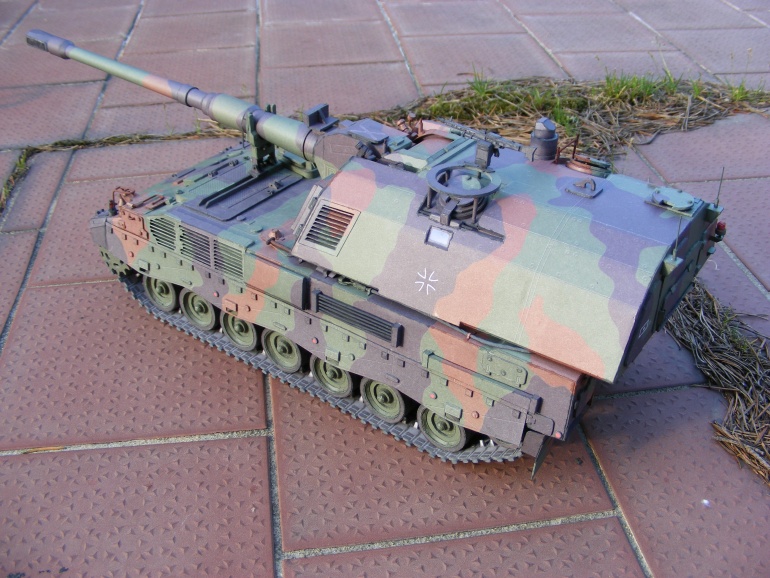 Panzer Haubitze 2000 (Plná velikost v novém okně) Panzer Haubitze 2000