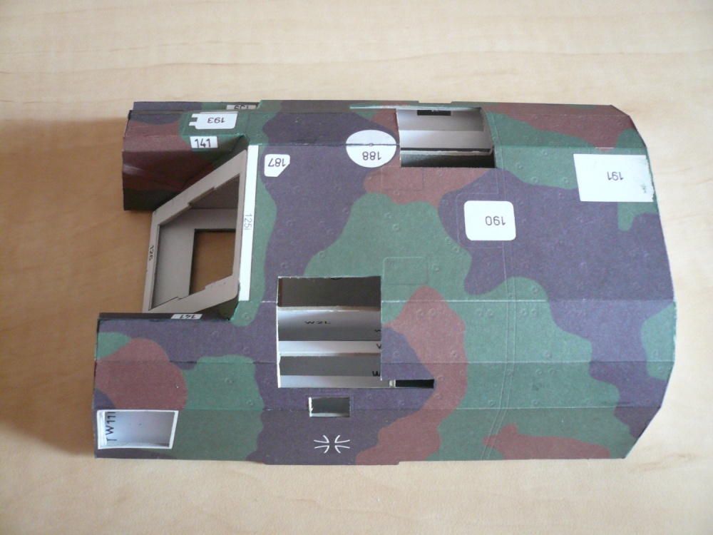 Panzer Haubitze 2000 (Plná velikost v novém okně) Panzer Haubitze 2000