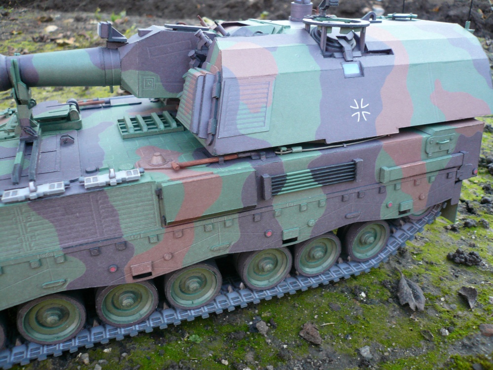 Panzer Haubitze 2000 (Plná velikost v novém okně) Panzer Haubitze 2000