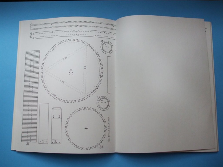 Paper Clock (Plná velikost v novém okně) Paper Clock