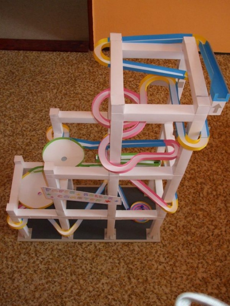 Paper Roller Coaster (Pln� velikost v nov�m okn�) Paper Roller Coaster