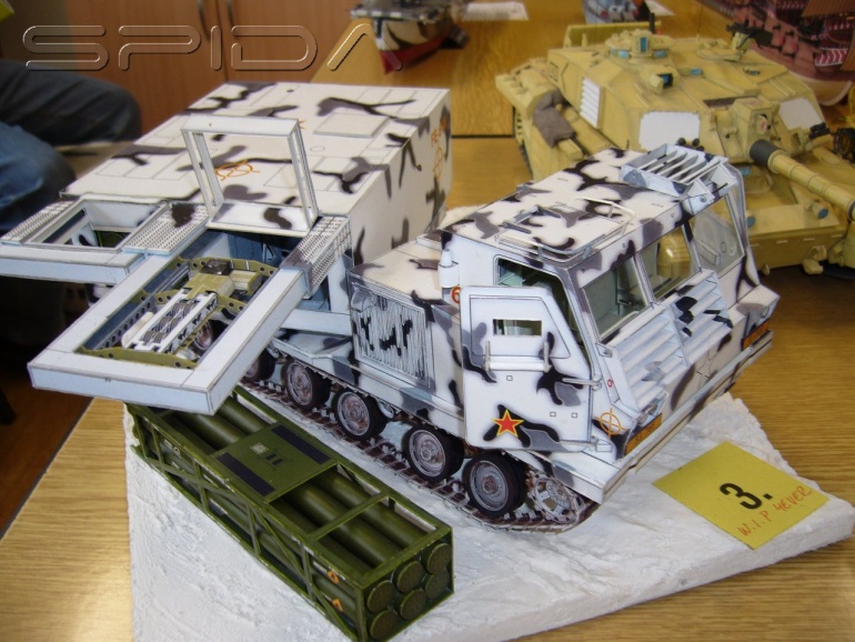 13652