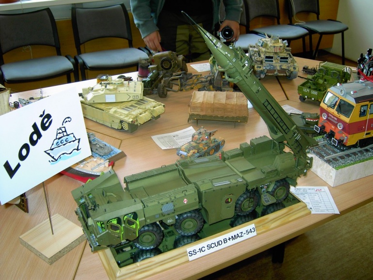 PAP�ROV� JARO PRAHA CHODOV 2009