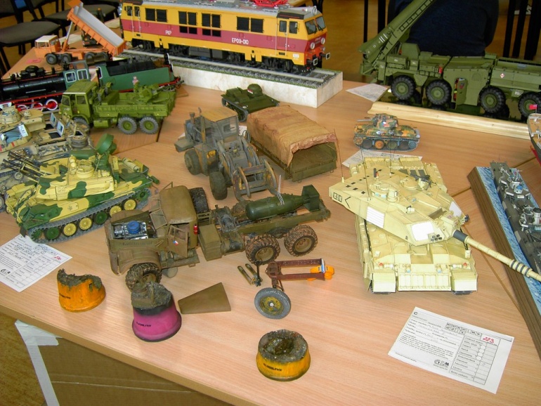 PAP�ROV� JARO PRAHA CHODOV 2009
