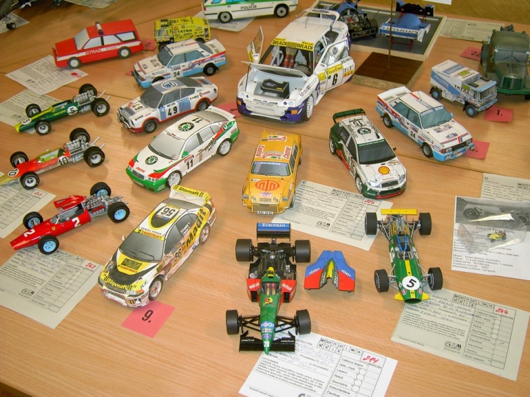 PAP�ROV� JARO PRAHA CHODOV 2009