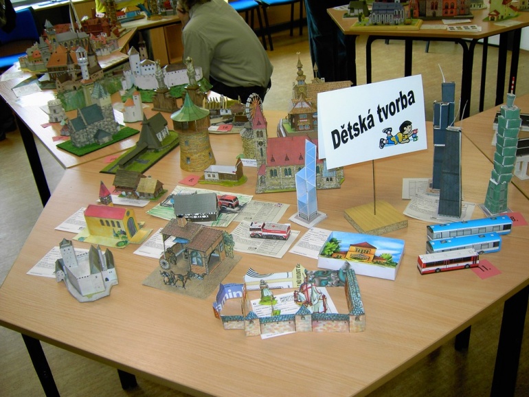 PAP�ROV� JARO PRAHA CHODOV 2009