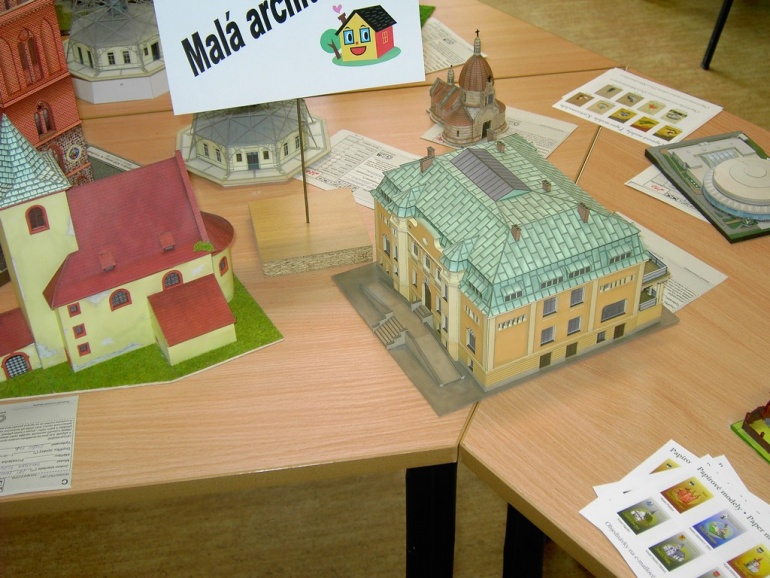 PAP�ROV� JARO PRAHA CHODOV 2009