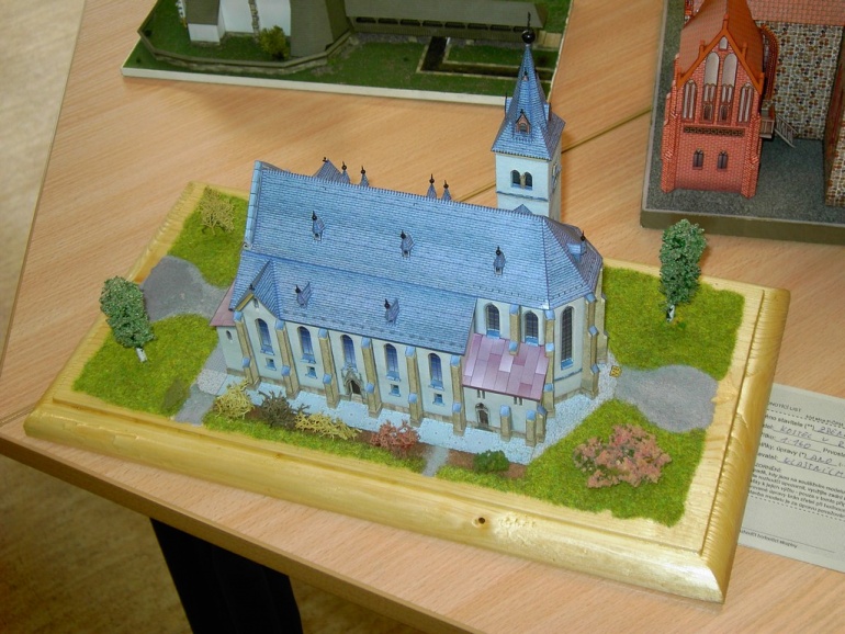 PAP�ROV� JARO PRAHA CHODOV 2009