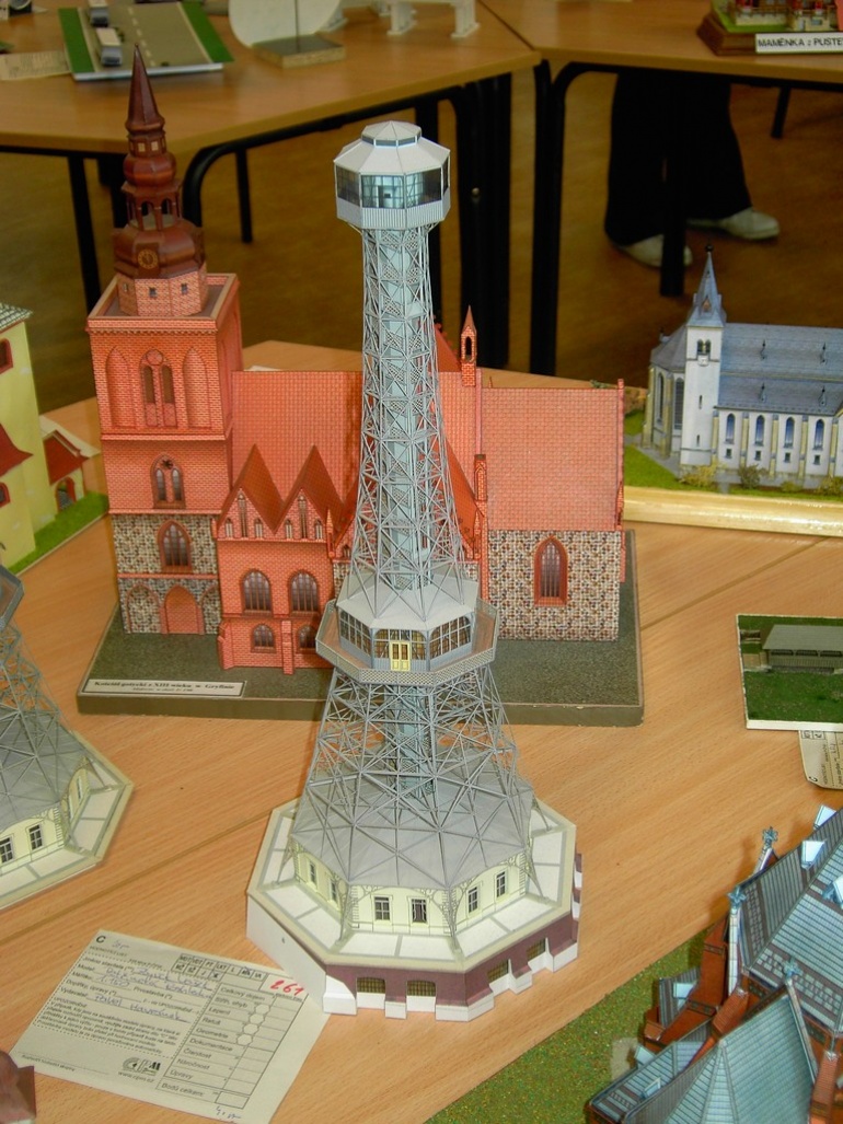PAP�ROV� JARO PRAHA CHODOV 2009